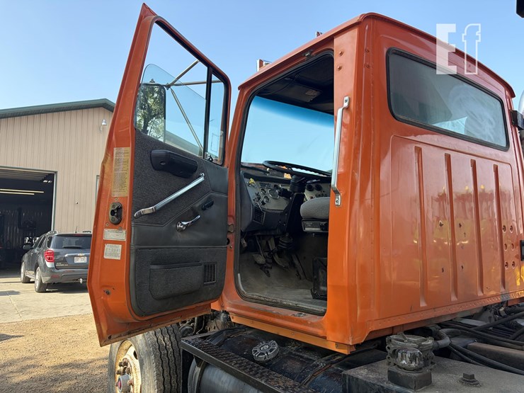 1996-ford-lt9000-image-26