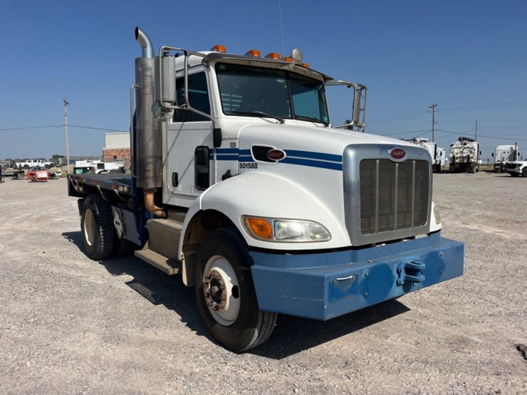 2013-peterbilt-337-image-3