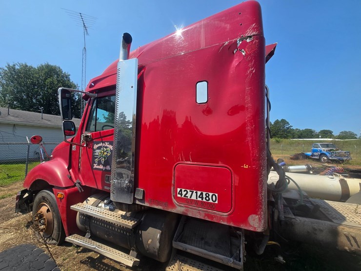 2003-freightliner-columbia-120-image-5