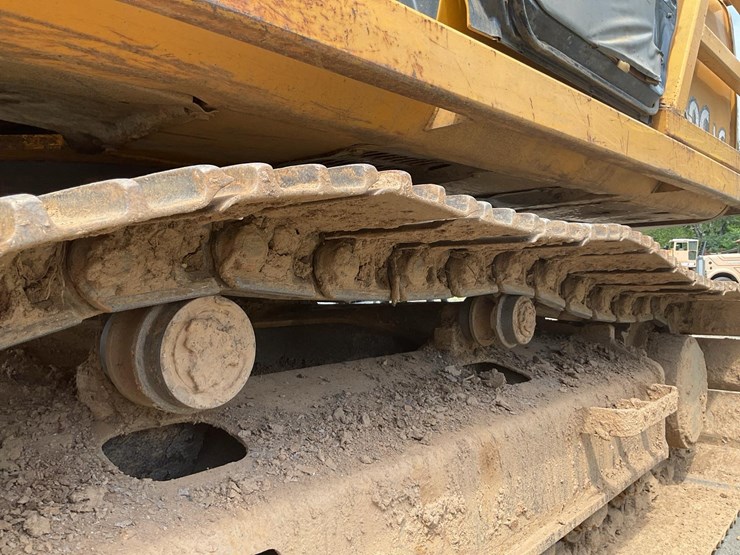 2004-deere-160c-lc-image-25