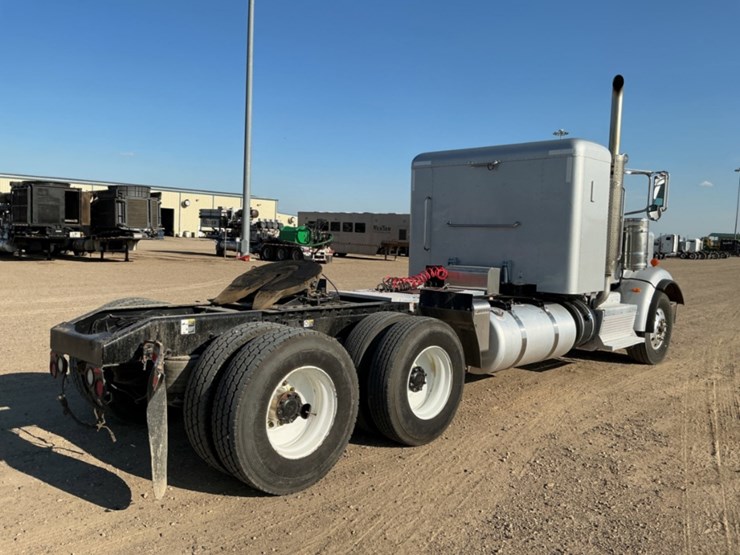 2015-peterbilt-367-image-5