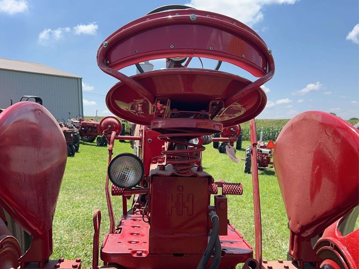 1957-farmall-350-image-12