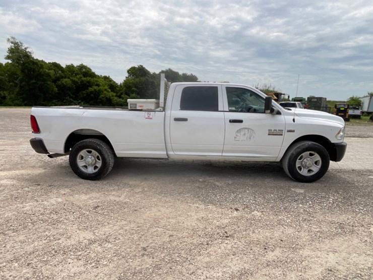 2018-dodge-3500-image-4
