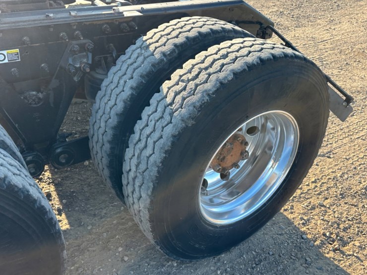 2015-kenworth-t800-image-15
