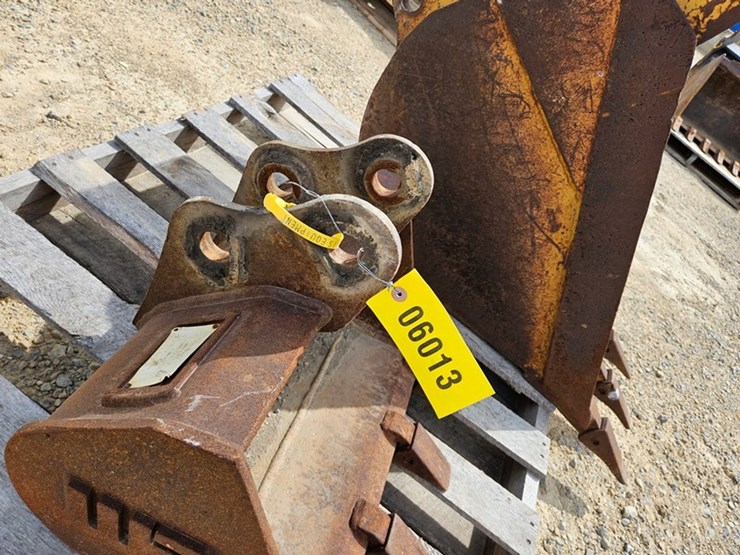 #48-•-2014-wacker-1404-20"-excavator-bucket-image-10