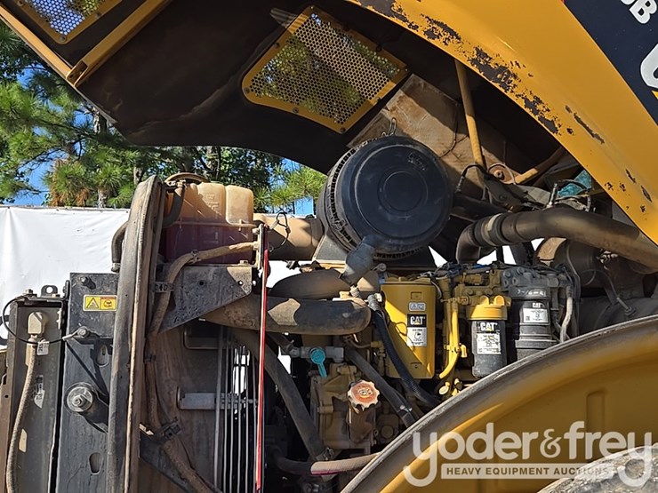 2020-caterpillar-cs56b-image-26