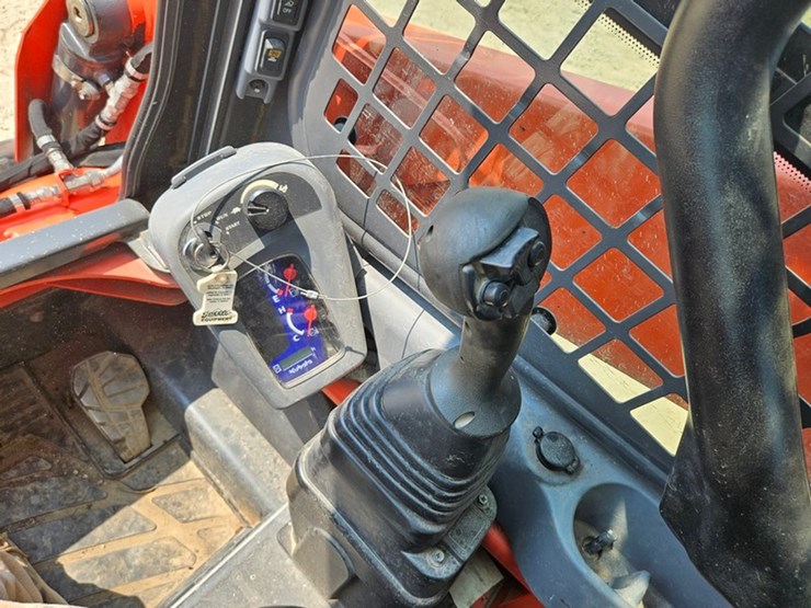 2016-kubota-ssv75-image-20