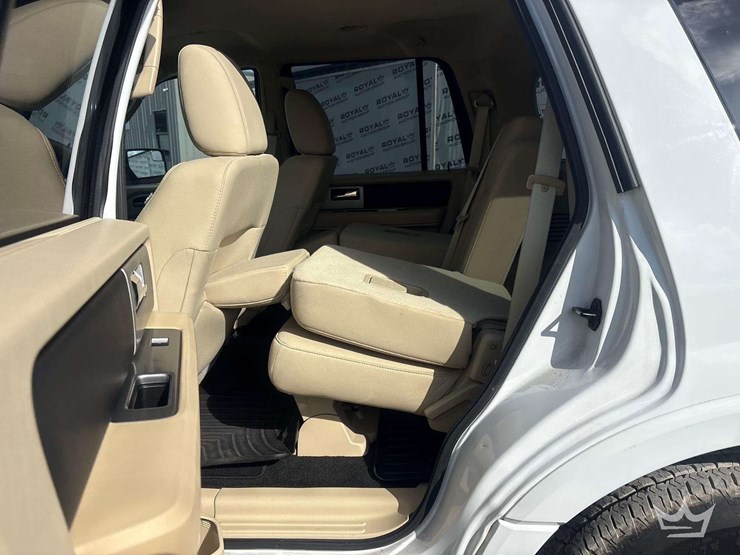 2016-ford-expedition-image-21