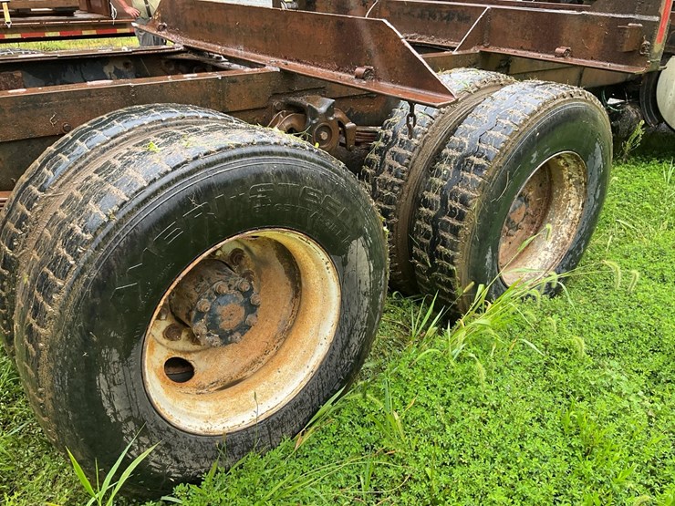 #141-•-1988-freightliner-log-truck-image-31