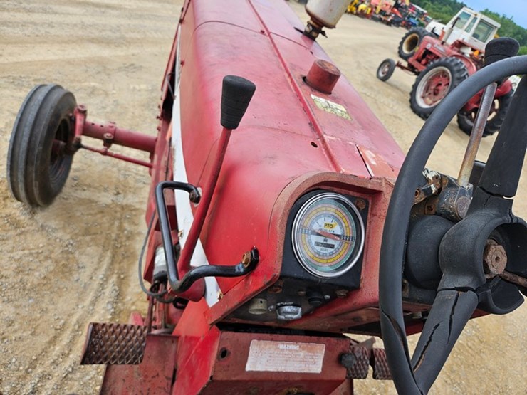 #53-•-interantional-656-farmall-tractor-image-23