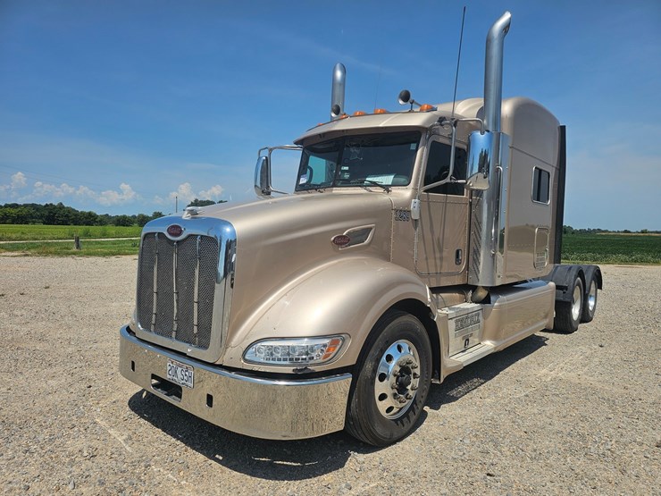 2015-peterbilt-386-image-2