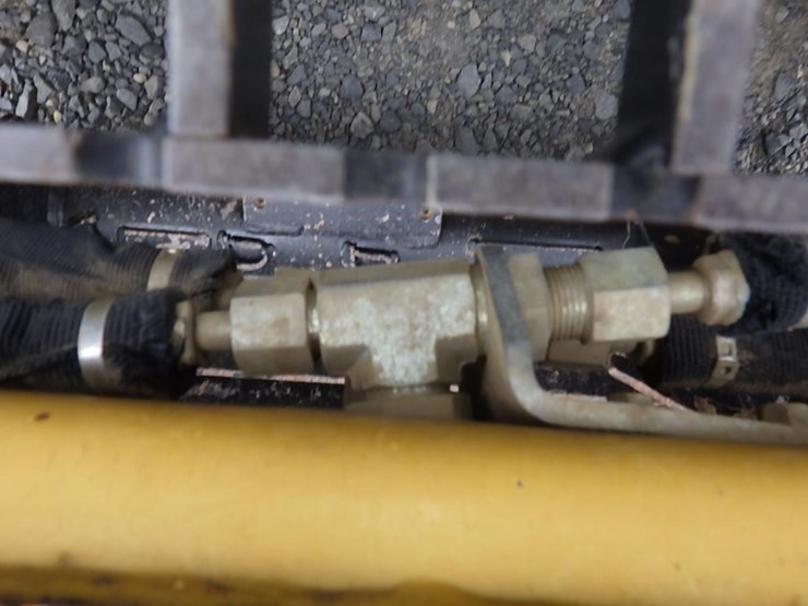 2014-caterpillar-226d3-image-13