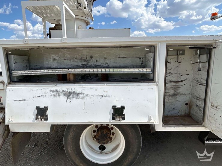2019-freightliner-m2-106-image-28