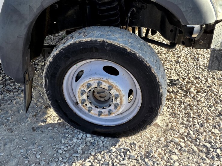 2011-ford-f550-image-13