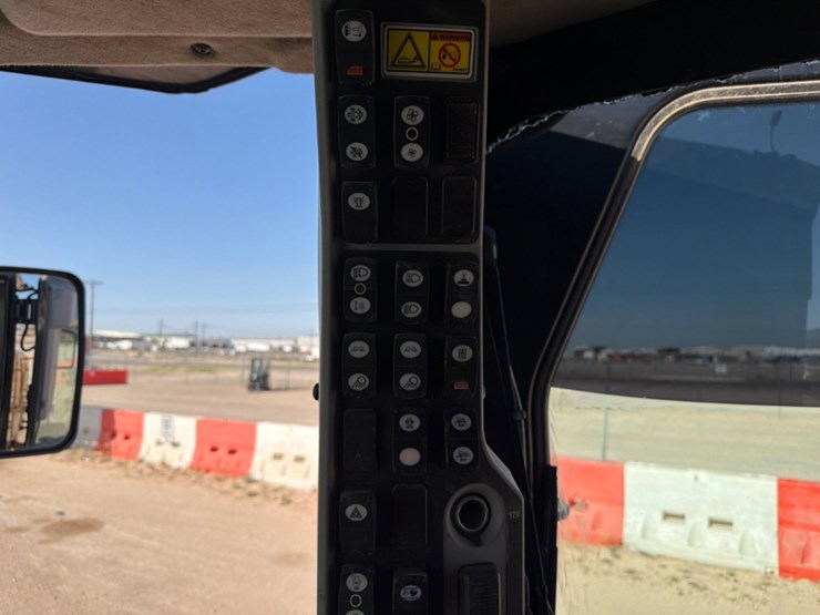 2018-caterpillar-140m3-image-19