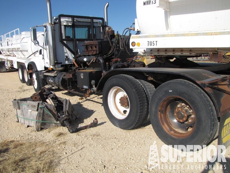 2004-massey-ferguson-8-image-3