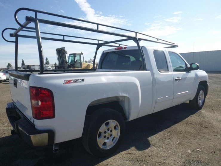 2019-chevrolet-1500-image-3