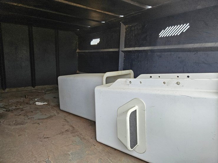2011-international-durastar-4300-image-23