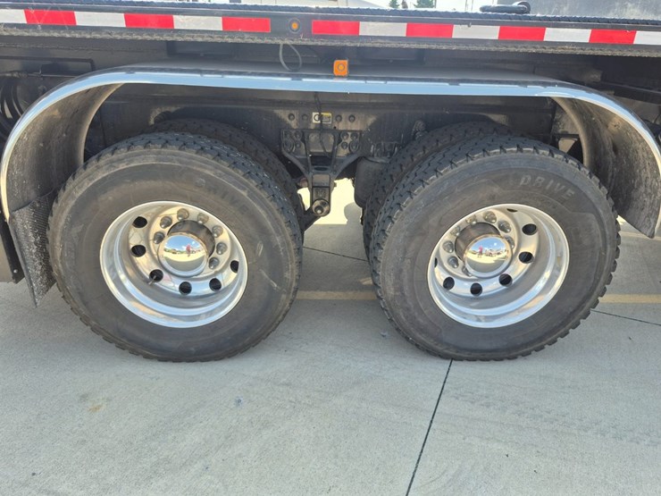 2018-kenworth-t880-image-26
