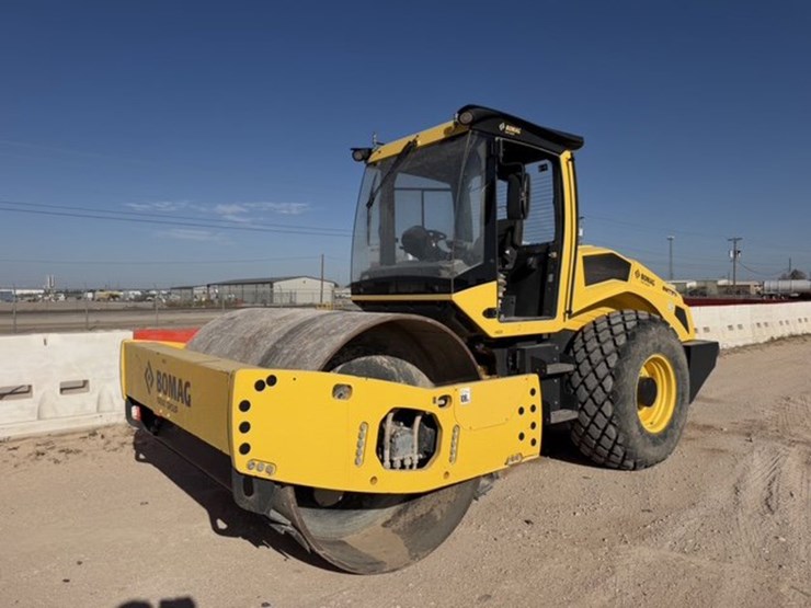 2022-bomag-bw213d-5-image-2