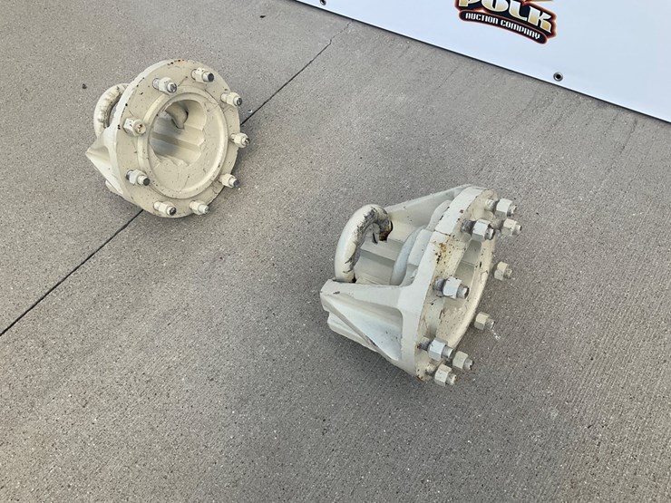 #5032-•-pair-of-3-1/4"-ih-tractor-dual-wheel-hubs-image-3