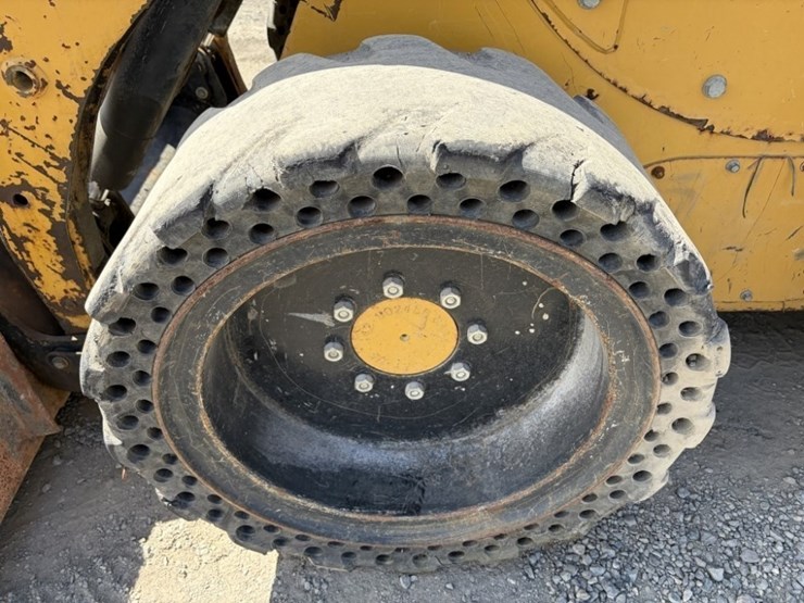 2012-caterpillar-236b3-image-10