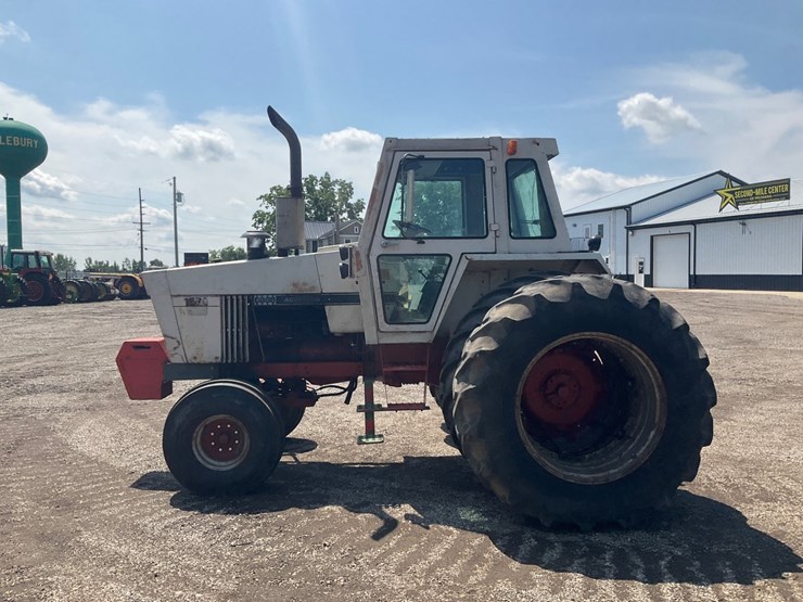 #5506-•-case-1570-agri-king-tractor-image-2