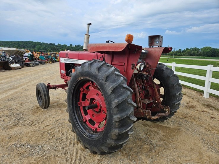 #53-•-interantional-656-farmall-tractor-image-3