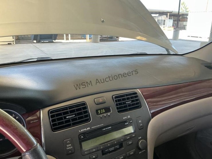 2003-lexus-es-300-sdn-image-18