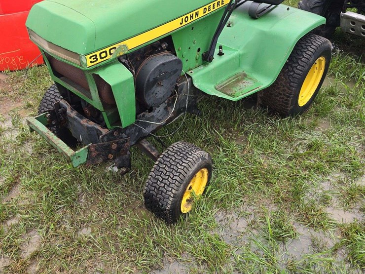 john-deere-300-image-2