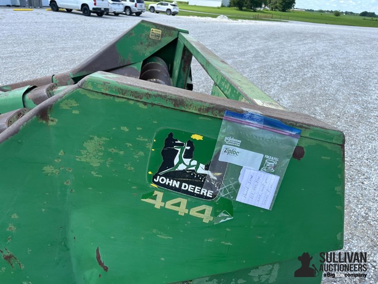 john-deere-444-image-9