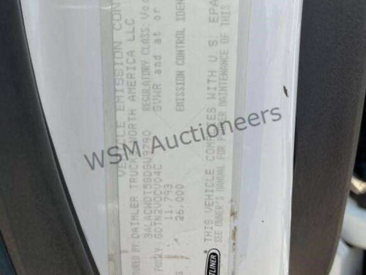 2013-freightliner-m2-106-image-16