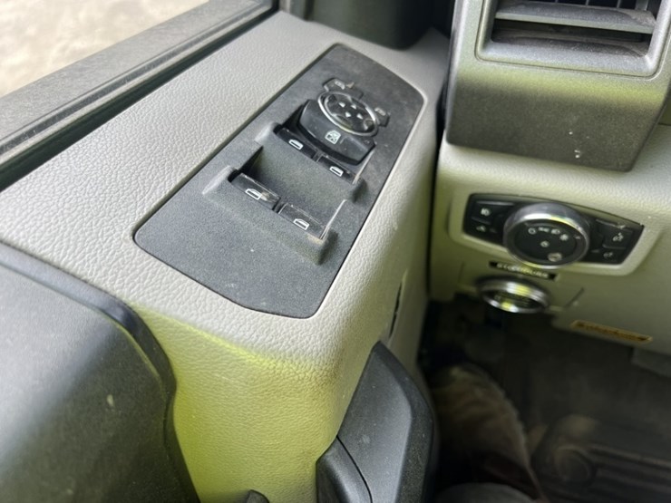 2017-ford-f550-image-30