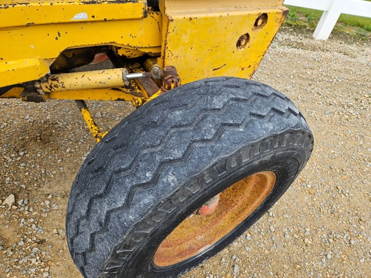 #127-•-case-single-stage-fork-lift-image-14