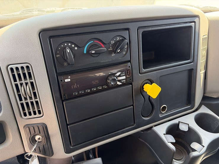 2018-international-durastar-4300-image-25