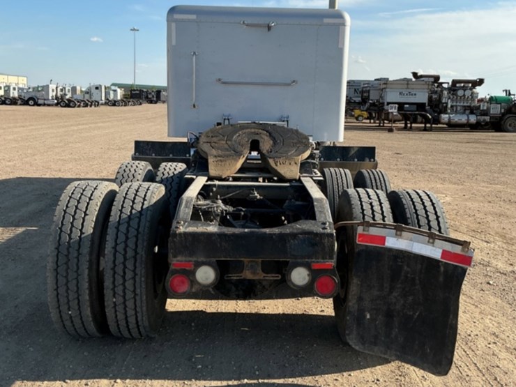2015-peterbilt-367-image-6