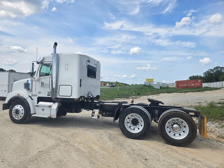2017-freightliner-122sd-image-9