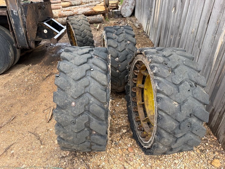 john-deere-324-image-2