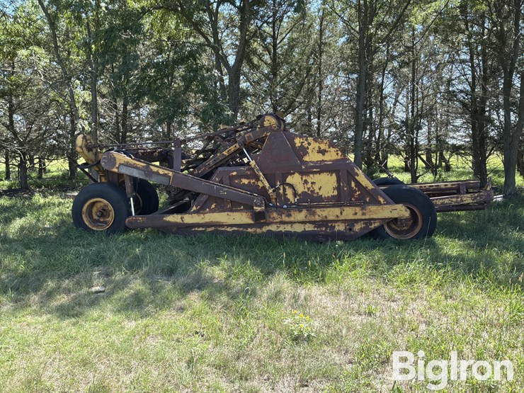 soil-mover-90-e-pull-type-scraper-image-7