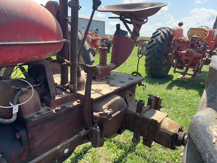 1941-farmall-h-with-mounted-buzz-saw-image-15
