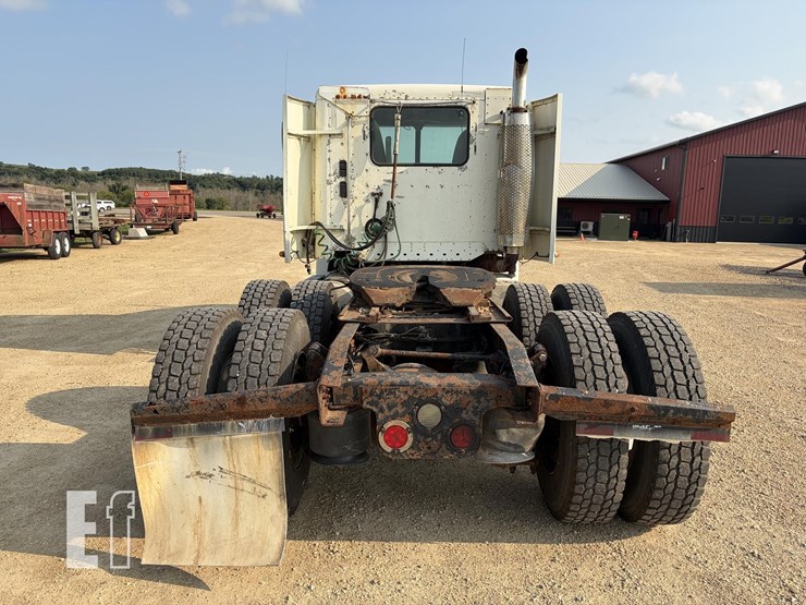 2002-freightliner-columbia-120-image-4