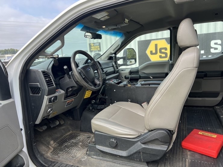 2017-ford-f550-image-26