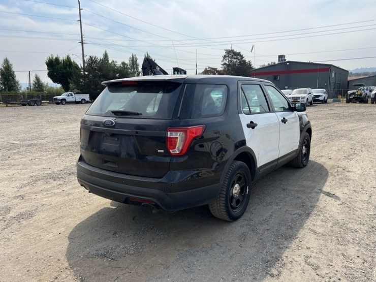2016-ford-explorer-image-4