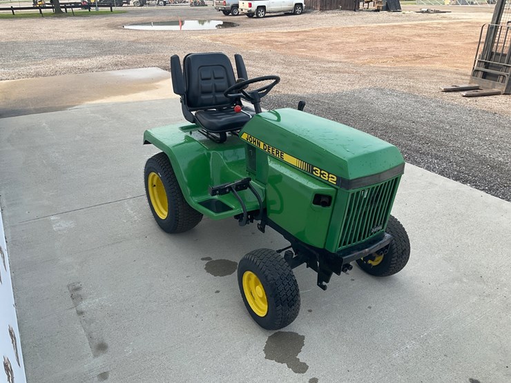 john-deere-332-image-6