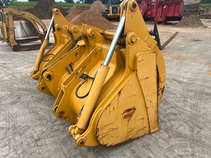 2020-deere-344l-image-70