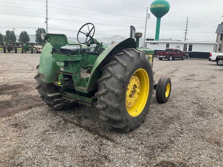 1958-john-deere-820-image-5
