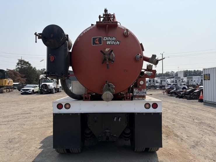 2018-freightliner-108sd-image-5