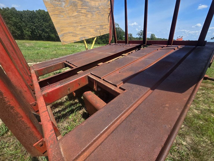 new-holland-1033-image-26