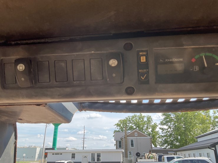 john-deere-325-image-23