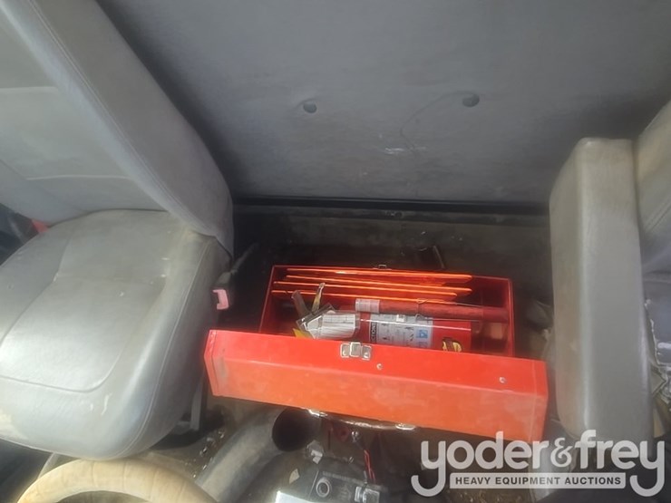 2013-freightliner-m2-106-image-50